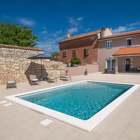 House Ester * Valtura