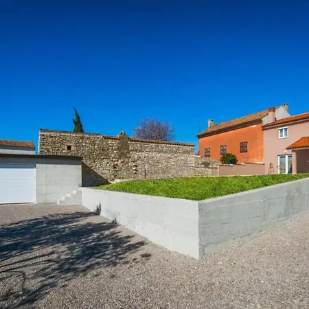 House Ester * Valtura